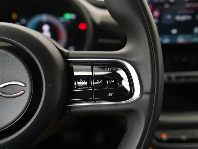 Fiat 500E view 10