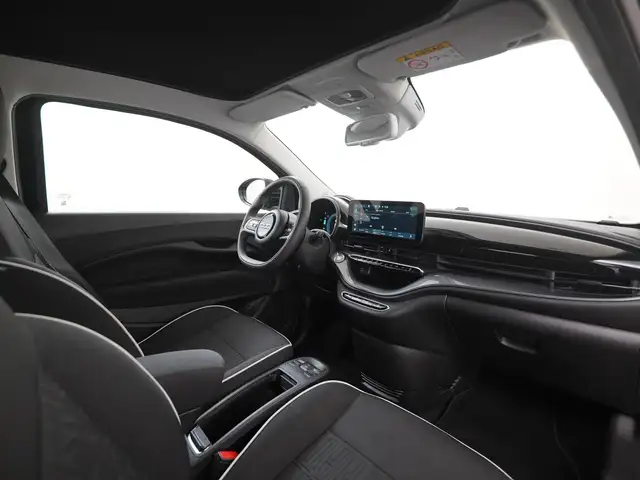Fiat 500E view 2