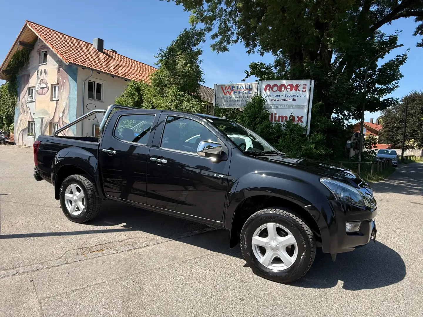 Isuzu D-Max 4WD Schwarz - 1