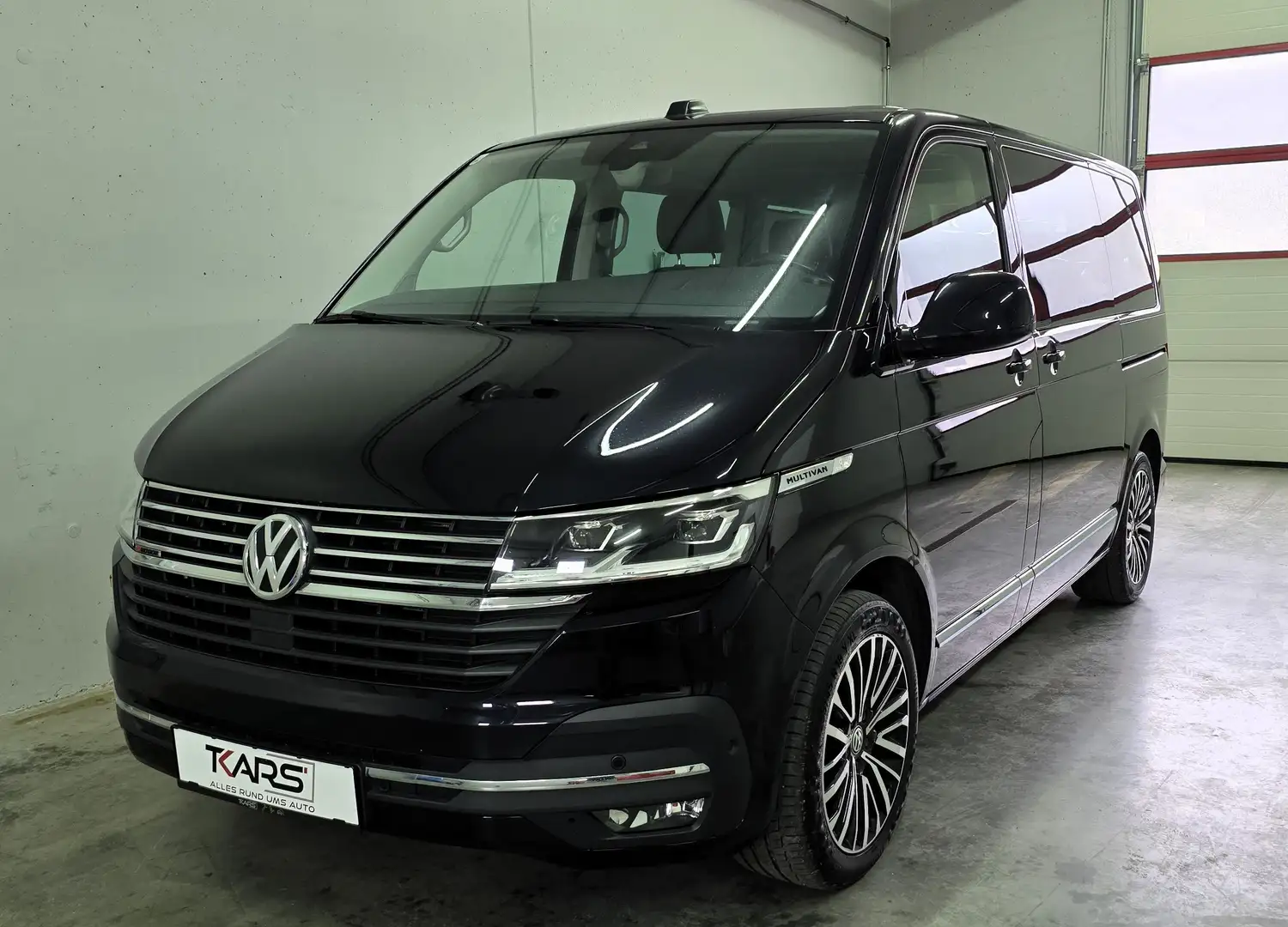 Volkswagen T6.1 Multivan Highline 2,0 TDI 4Motion DSG Schwarz - 2