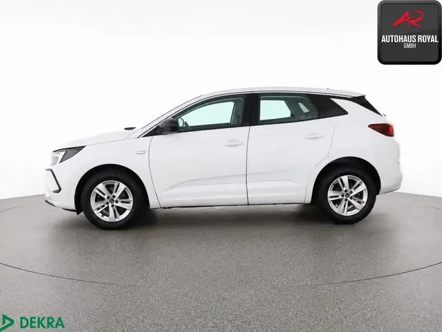 Opel Grandland X view 2