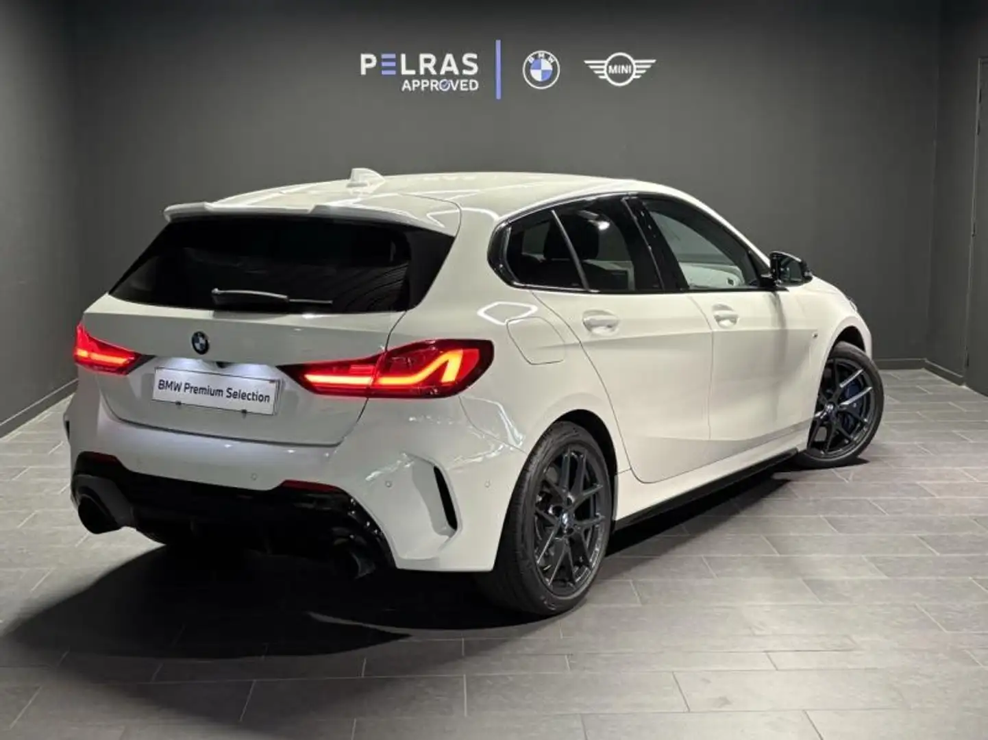 BMW 135 M135iA xDrive 306ch M Performance Blanc - 2