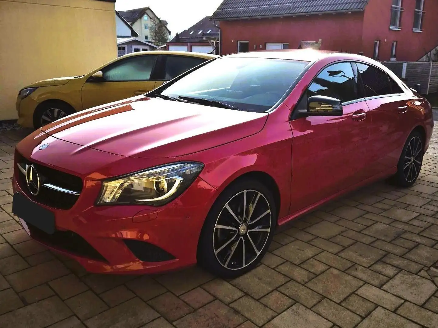 Mercedes-Benz CLA 200 CLA 200 Urban Roşu - 2