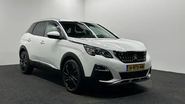 Peugeot 3008 view 3