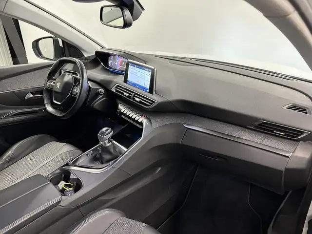 Peugeot 3008 view 12
