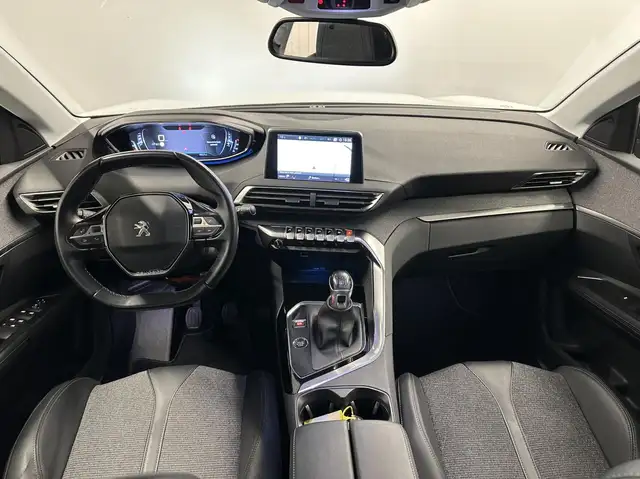 Peugeot 3008 view 2