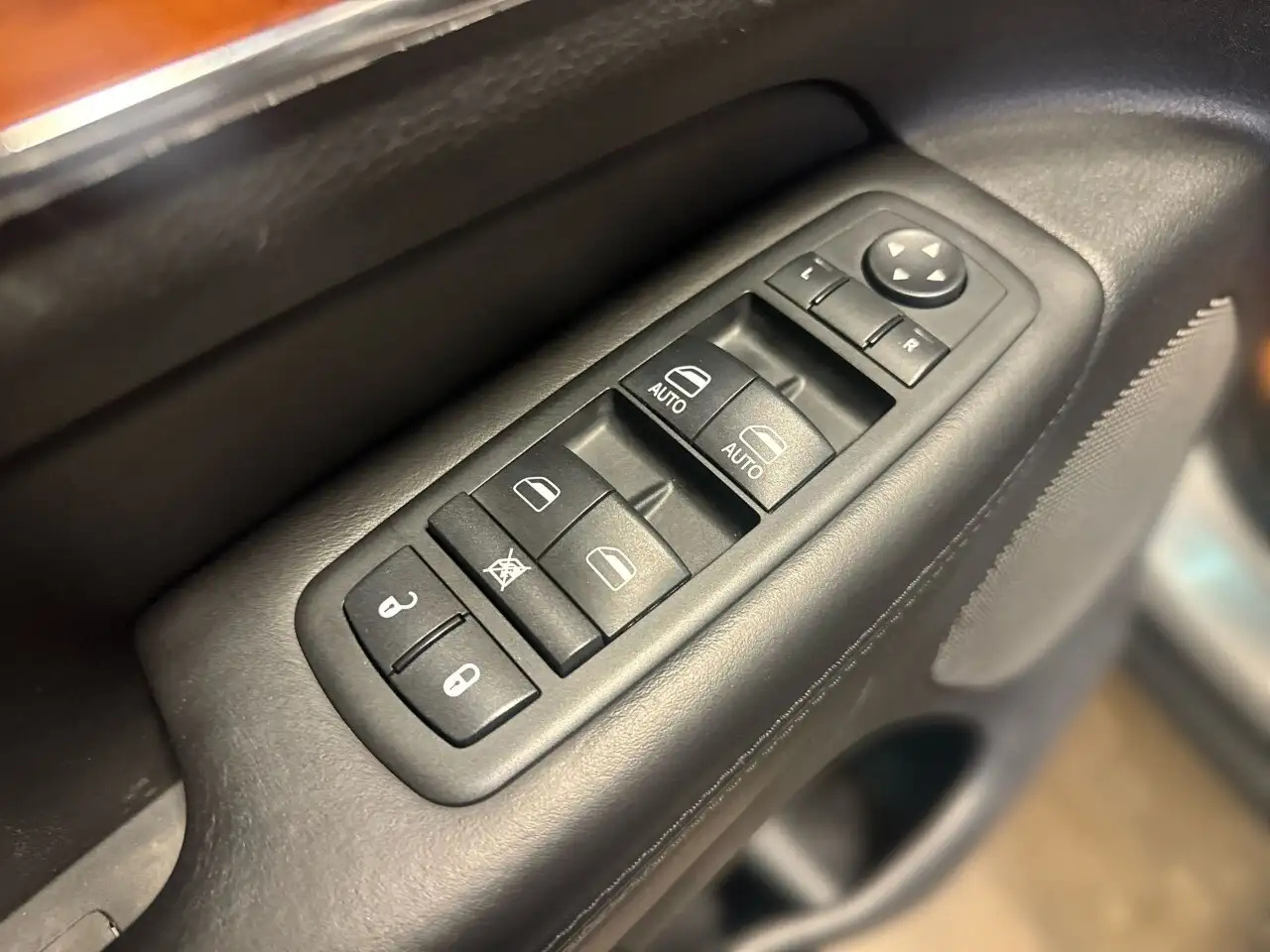 Jeep Grand Cherokee снимка Jeep Grand Cherokee