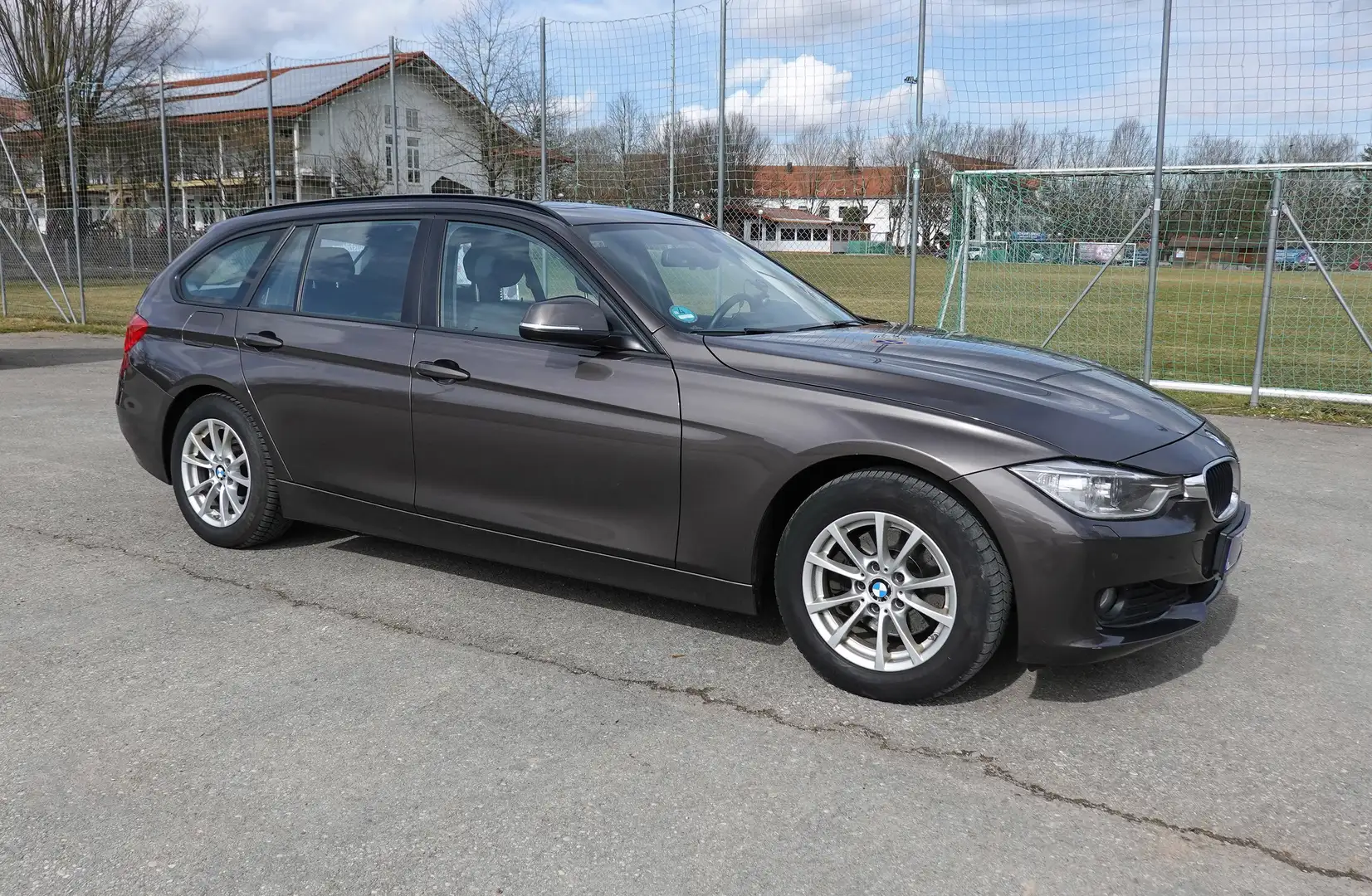BMW 320 320d Touring Aut. Modern Line Grau - 2