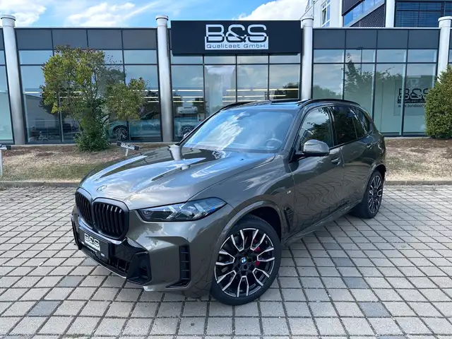 BMW X5 view 2