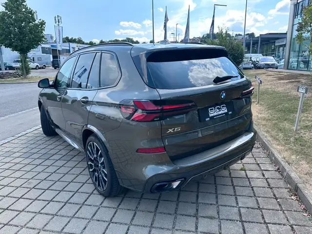 BMW X5 view 5