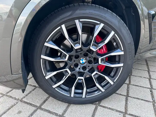 BMW X5 view 3