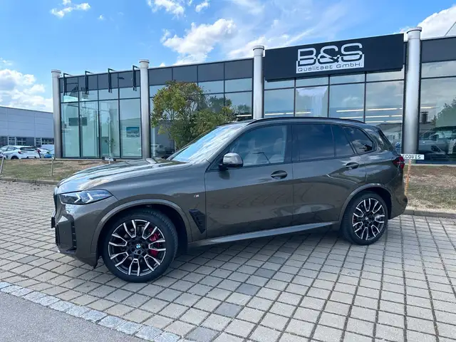 BMW X5 view 4