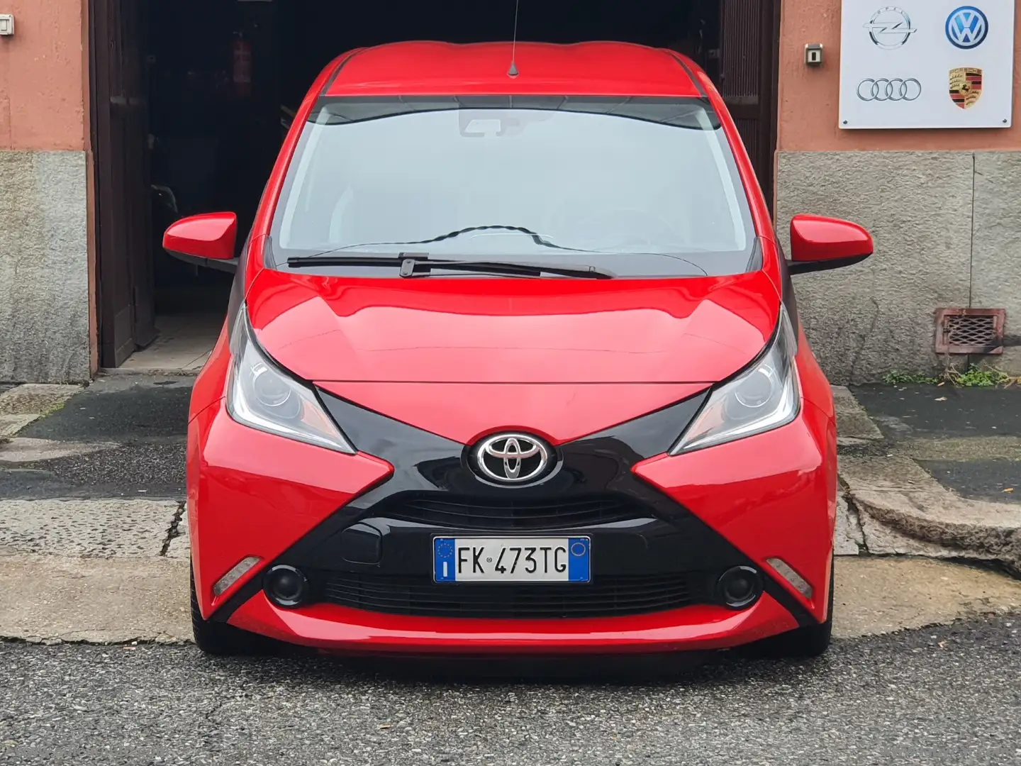 Toyota Aygo 1.0 VVT-i 69 CV 5p. x-cool TSS Rosso - 2