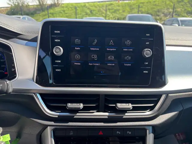 Volkswagen T-Roc view 13