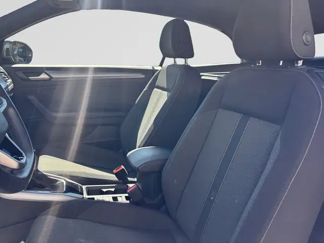 Volkswagen T-Roc view 9