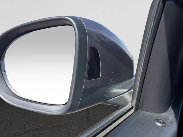 Volkswagen T-Roc view 11