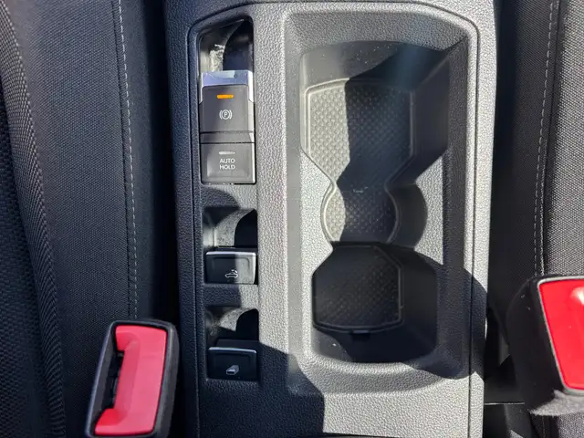 Volkswagen T-Roc view 16
