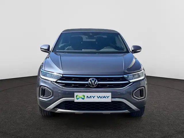 Volkswagen T-Roc view 3