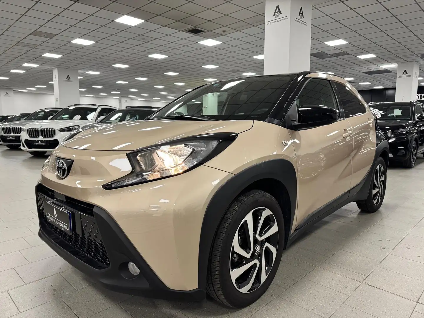 Toyota Aygo X 1.0 Trend Air 72cv s-cvt Oro - 2