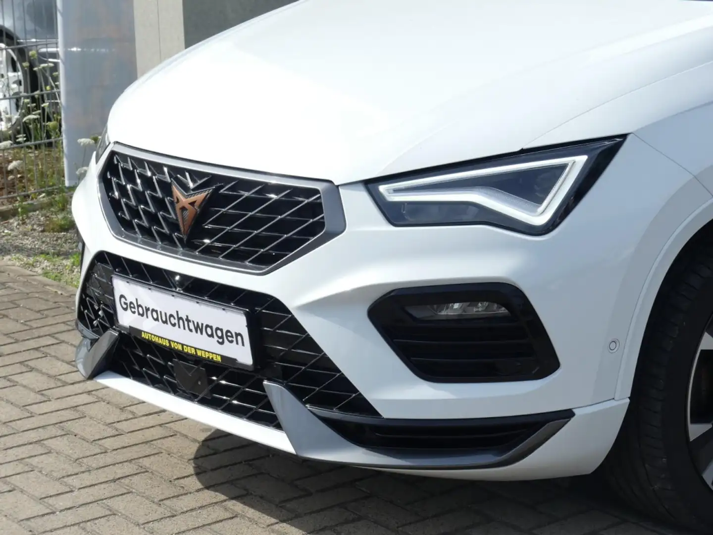CUPRA Ateca 2.0 TSI 4Drive 7-Gang DSG, AHK Klima Navi Weiß - 2
