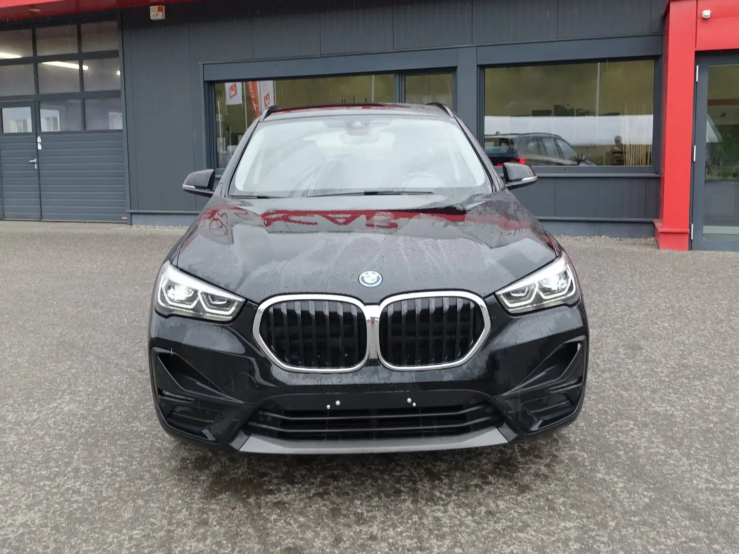 BMW X1 xDrive 25 e Adv. Aut. *LED*NAVI* Schwarz - 1