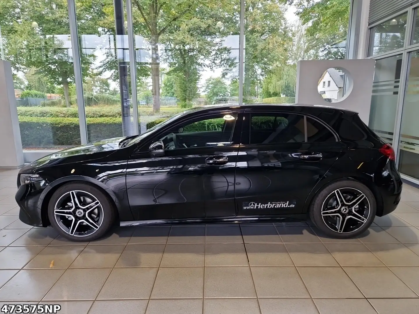 Mercedes-Benz A 200 Kompakt +AMG+360+NIGHT+MULTIBEAM+KEYLESS+ Zwart - 2