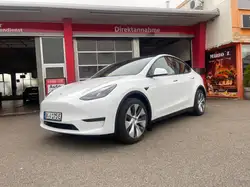 Tesla Model Y Long Range AHK 4 Weel Drive BJ 2/2023 11900 KM in Bayern -  Karlsfeld, SUV gebraucht kaufen