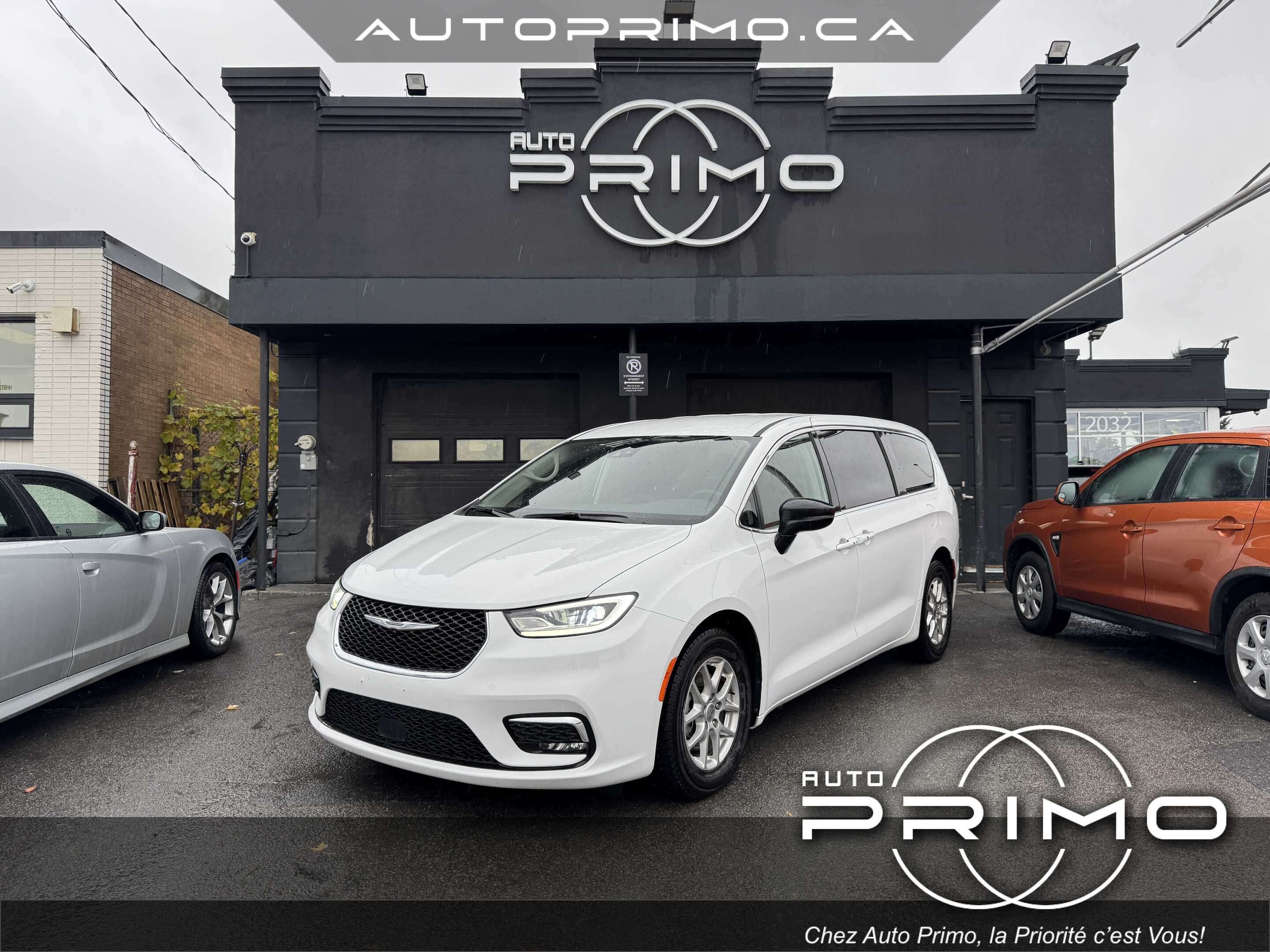 2024 Chrysler Pacifica Touring — снимка 1