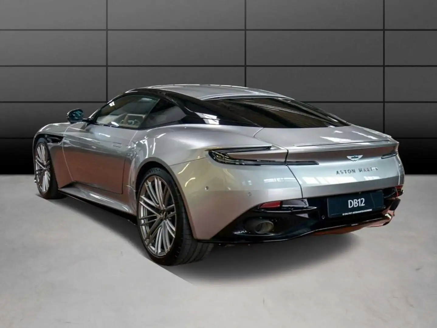 Aston Martin DB12 Coupe Zilver - 2