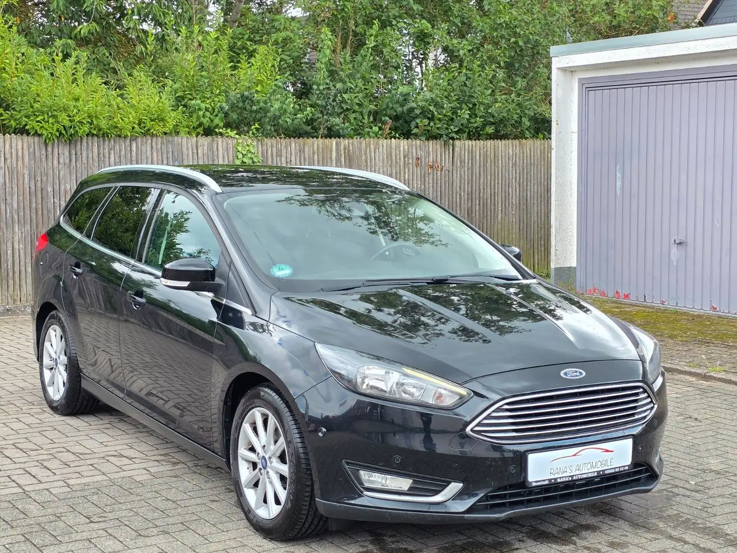 Ford Focus Turnier Titanium Schwarz - 2