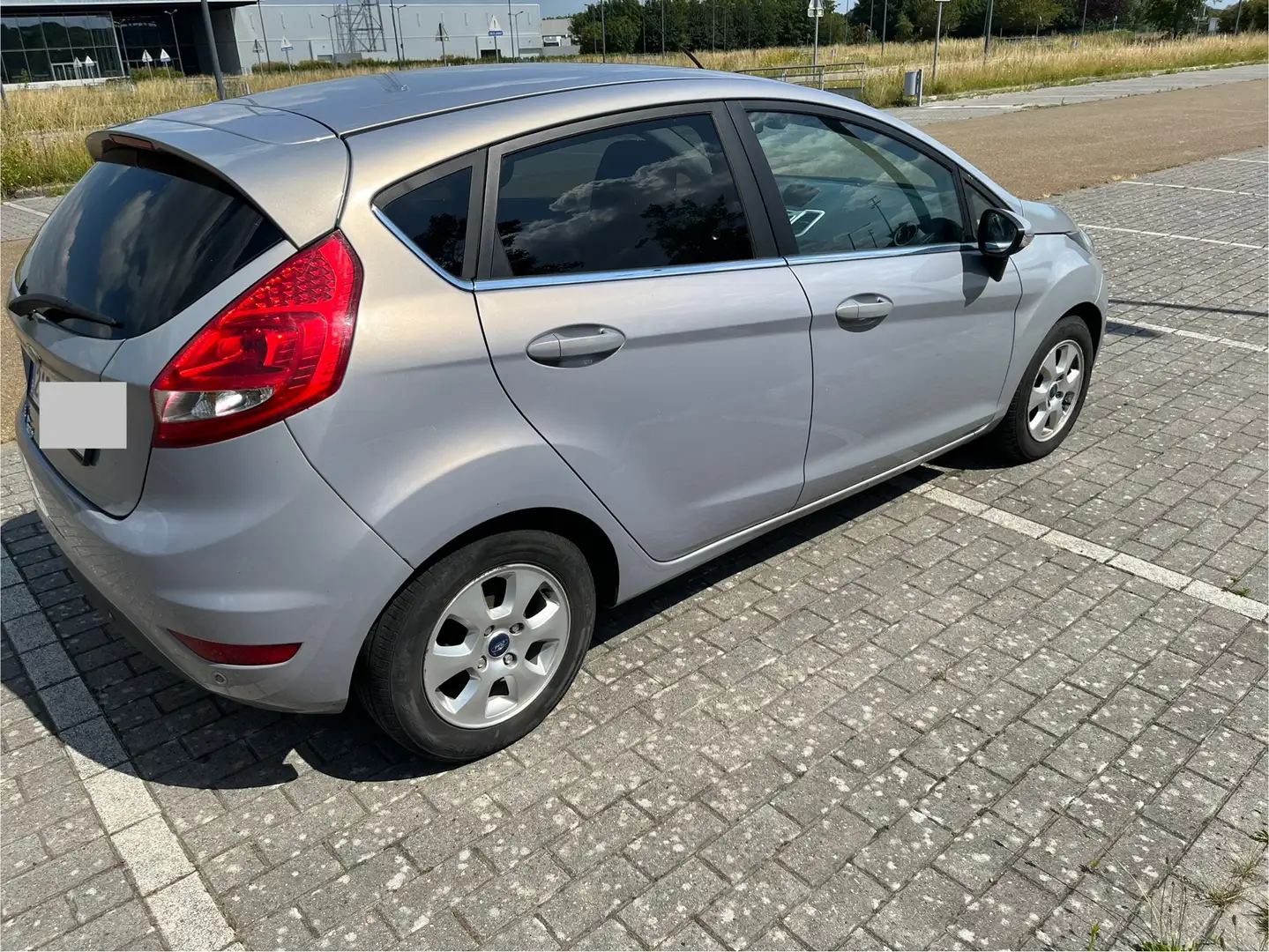 Ford Fiesta Fiesta 1.6 TDCi Trend ECOnetic DPF Grijs - 2