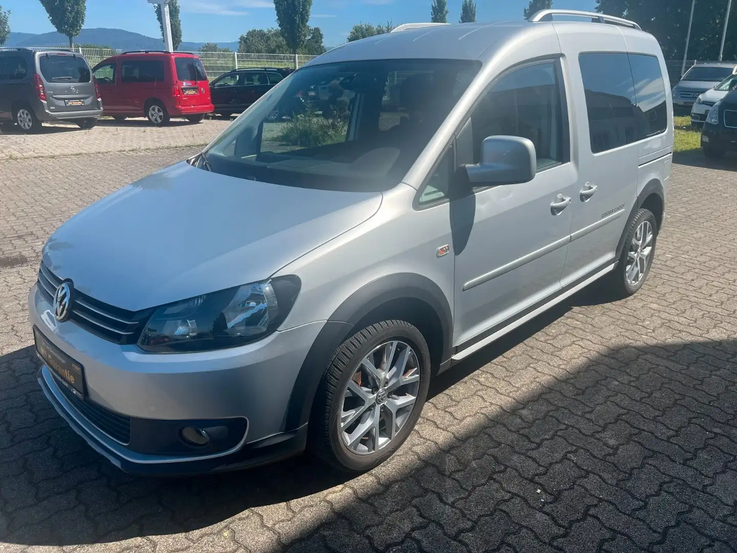 Volkswagen Caddy Cross 2. Hand, unfallfrei, Klima, Pdc AHK Silber - 1