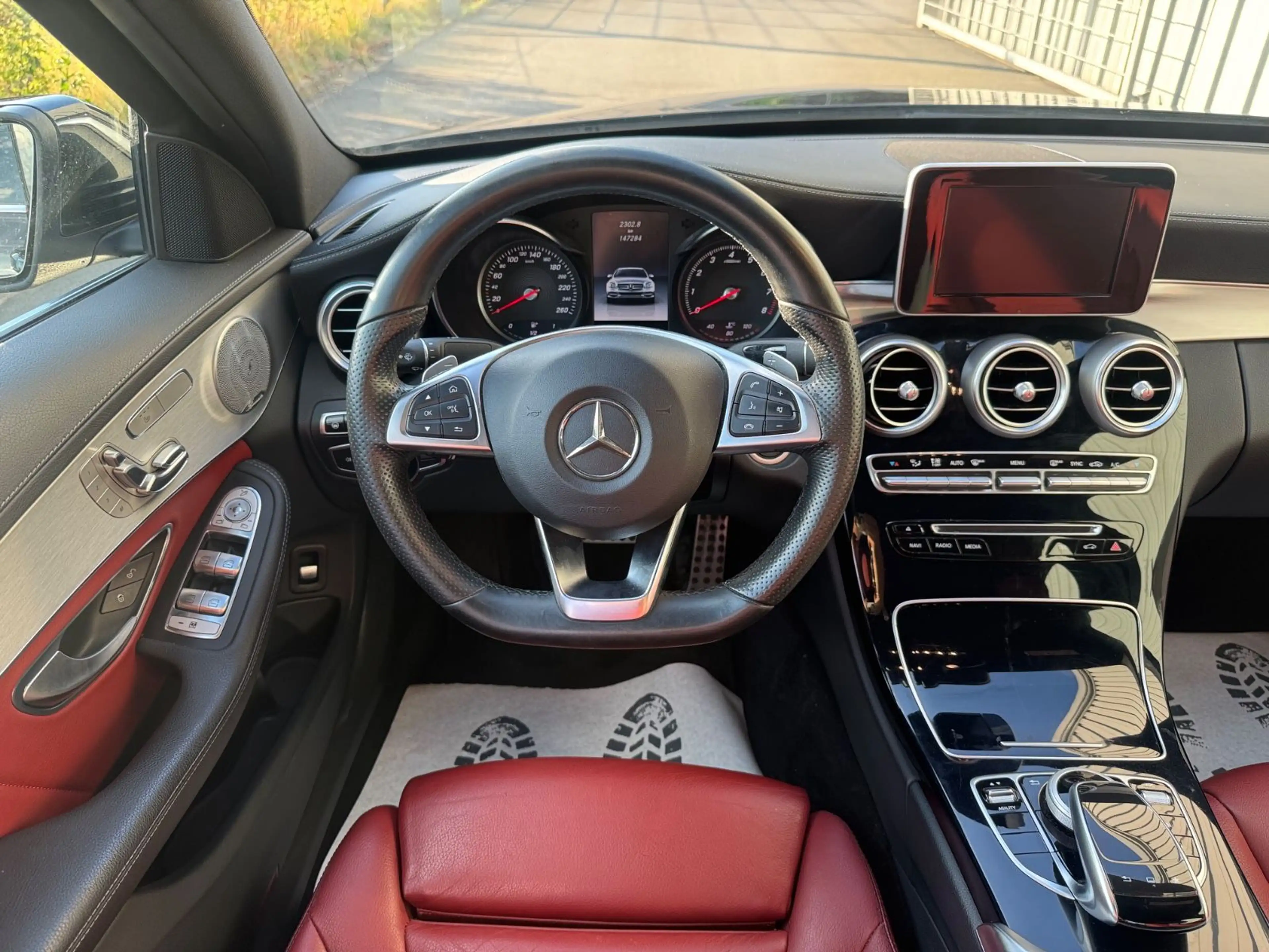 Mercedes-Benz C 250 *AMG*KEYLESS*BURMESTER*MEMORY*DIST+*AHK* — photo 11