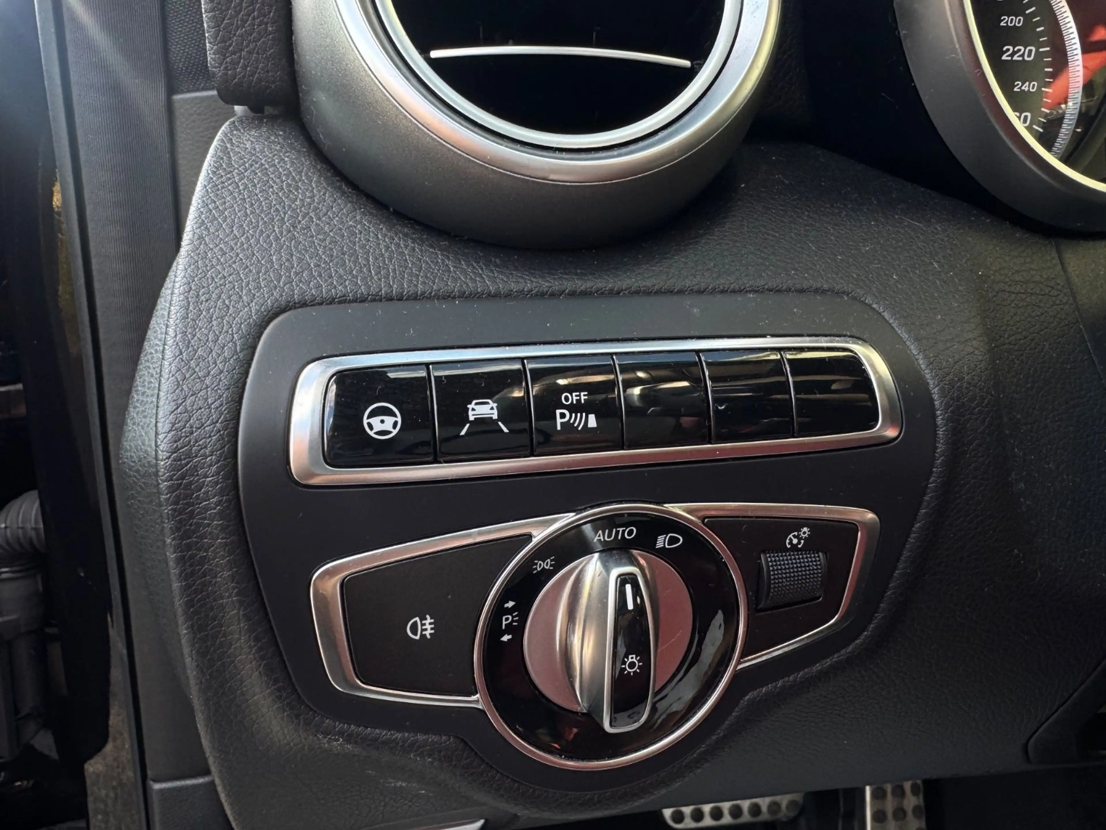 Mercedes-Benz C 250 *AMG*KEYLESS*BURMESTER*MEMORY*DIST+*AHK* — photo 16