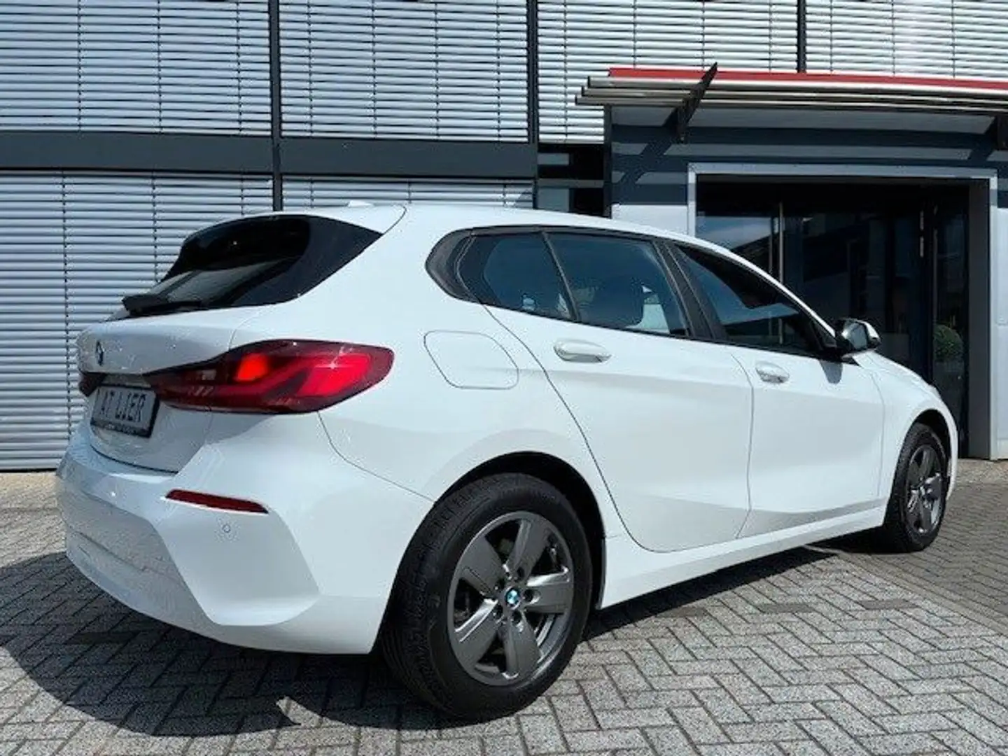 BMW 116 d Lim. Advantage LED NAVI LIFE-COCKPIT DAB Weiß - 2