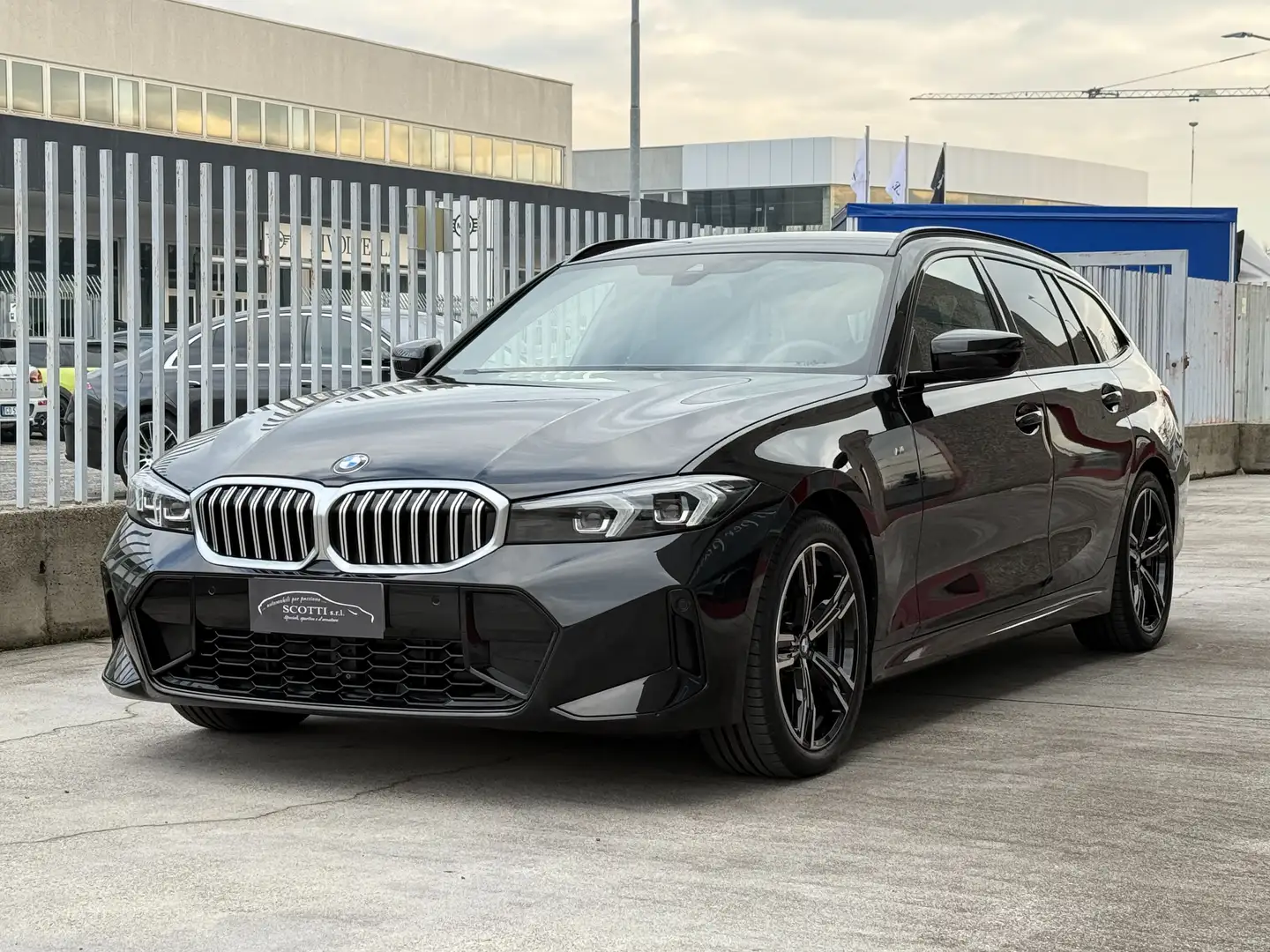BMW 320 D Touring xdrive MSport auto Schwarz - 1
