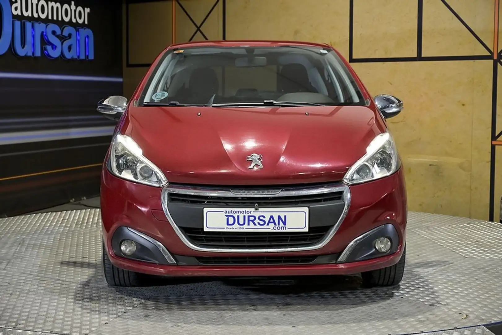 Peugeot 208 1.6BlueHDi Style 100 Rot - 2