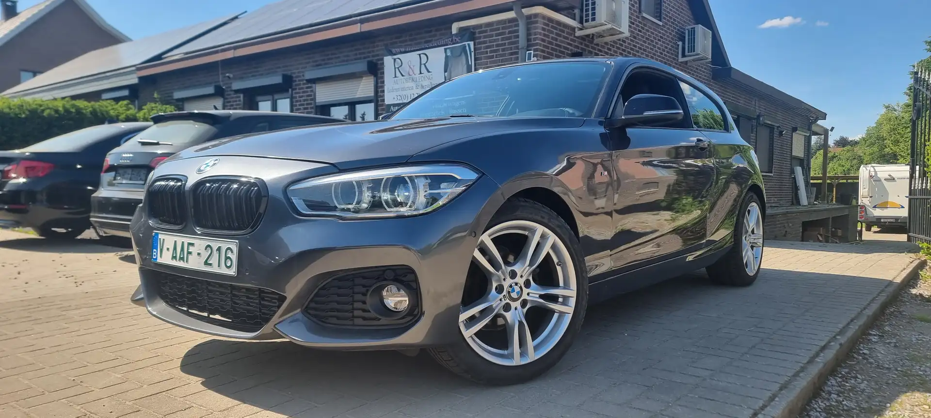 BMW 118 *M pakket*LED koplampen*Alcantara*360° Parkeers Grijs - 1