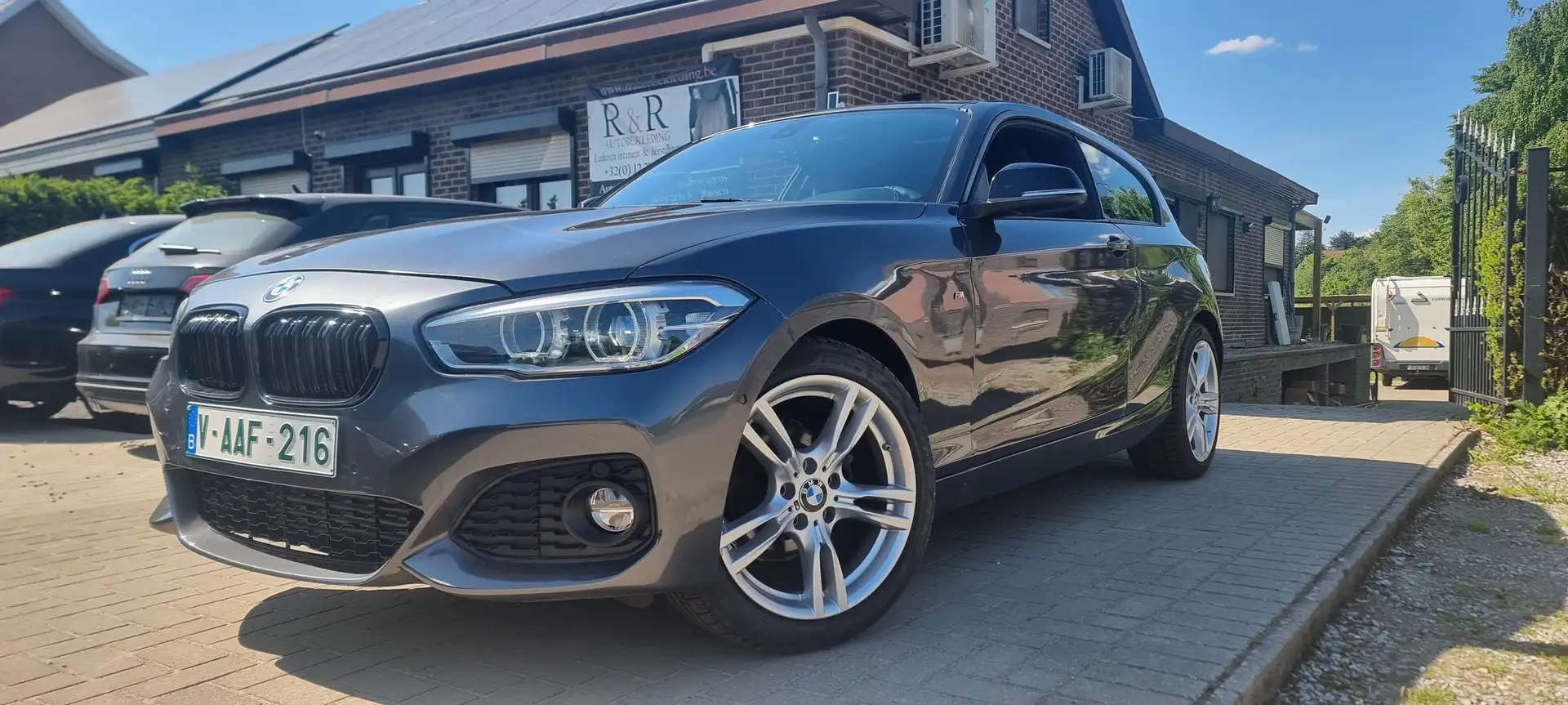 BMW 118 *M pakket*LED koplampen*Alcantara*360° Parkeers Grijs - 2