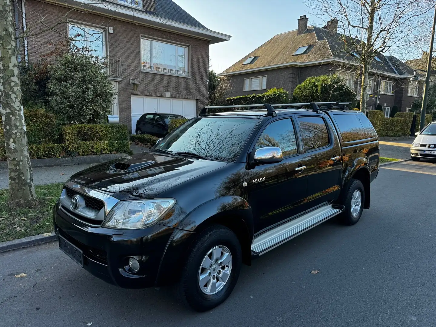 Toyota Hilux 2.5 D-4D 4WD SR AIRCO DIGITAL BELGIUM CAR Schwarz - 1