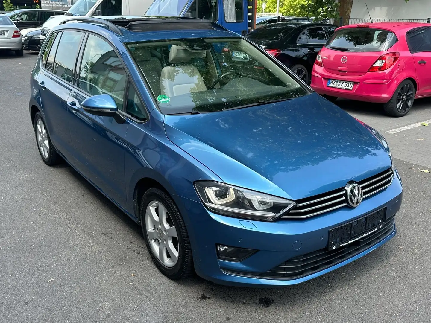 Volkswagen Golf Sportsvan BMT~DSG~NAVI~RFK~EU6~PANO Blau - 1