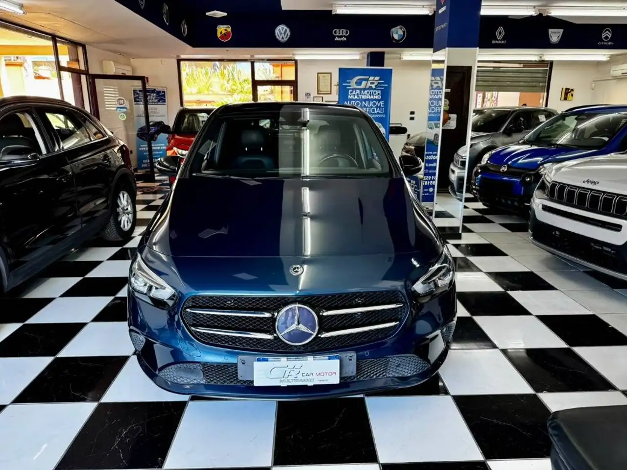 Mercedes-Benz B 180