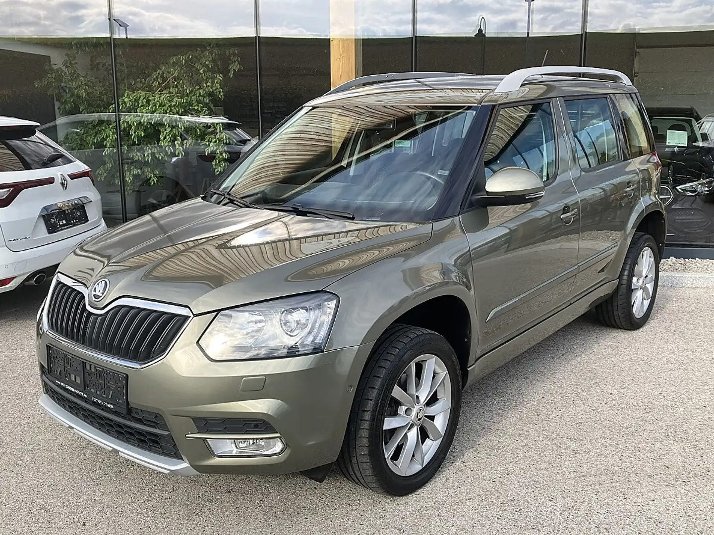 Skoda Yeti 2,0 TDI SCR 4x4 Style DSG Grün - 1