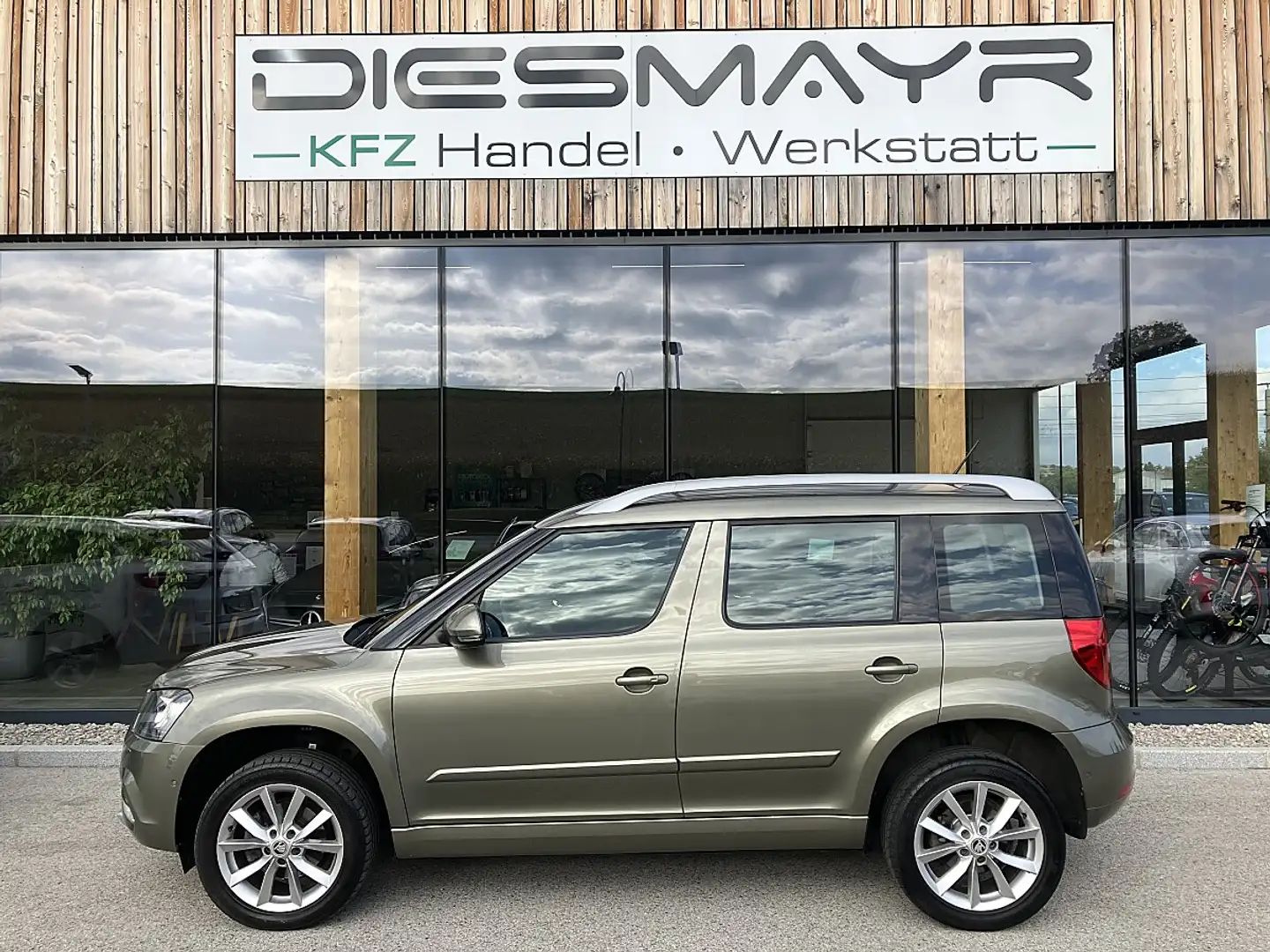 Skoda Yeti 2,0 TDI SCR 4x4 Style DSG Grün - 2