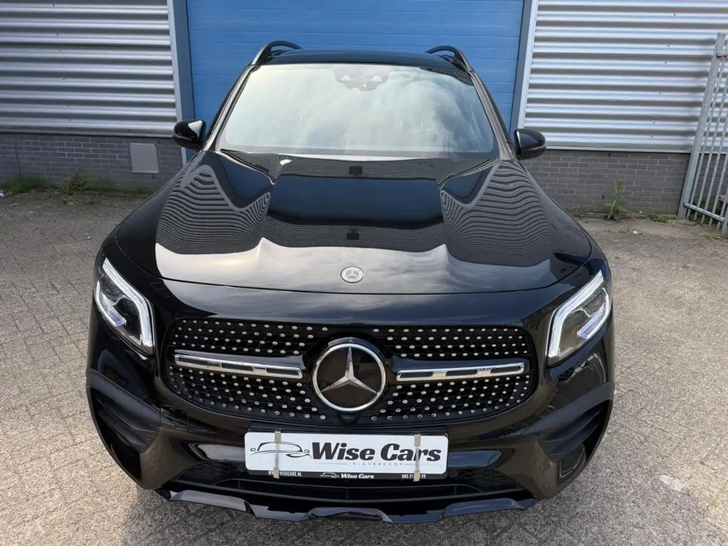 Mercedes-Benz GLB 250 4MATIC Premium Plus Pano - Ambilight Zwart - 2
