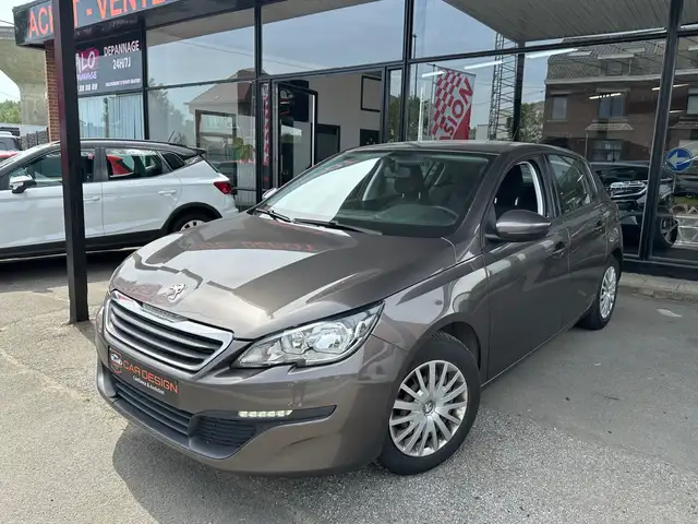 Peugeot 308 1.2i / 2015 / 106.000km / carnet complet..