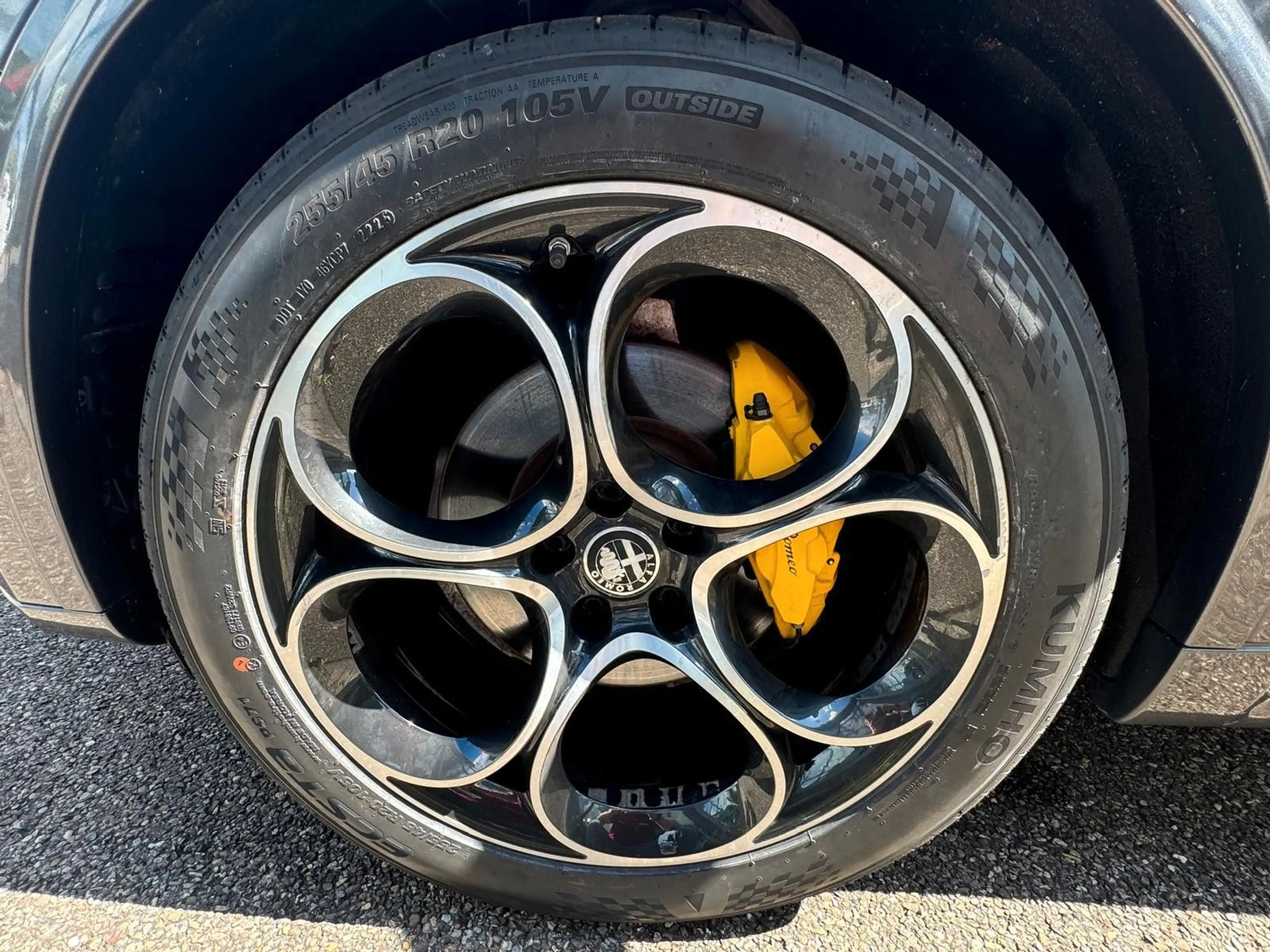 Alfa Romeo Stelvio Veloce Q4 — photo 17