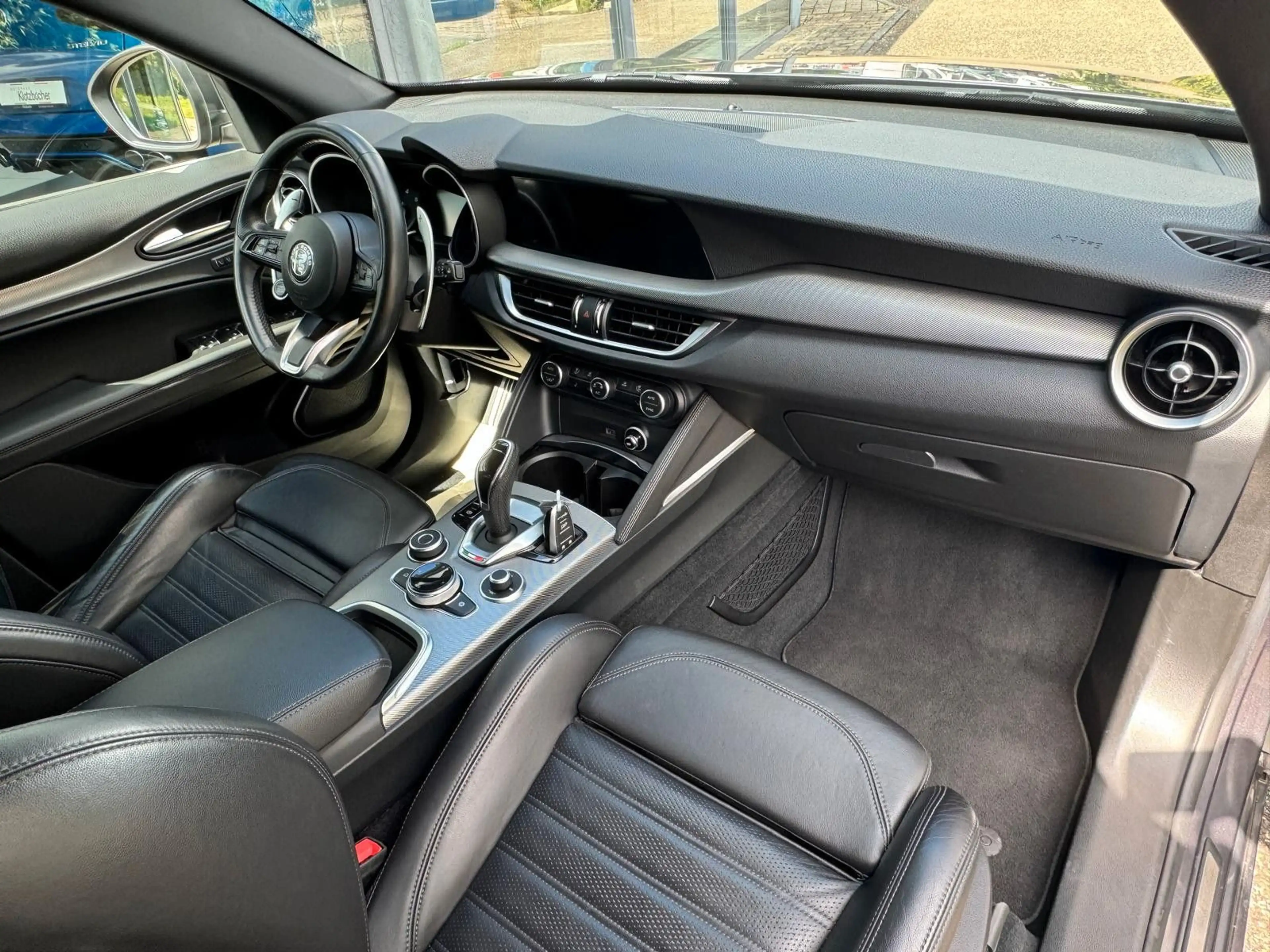 Alfa Romeo Stelvio Veloce Q4 — photo 10