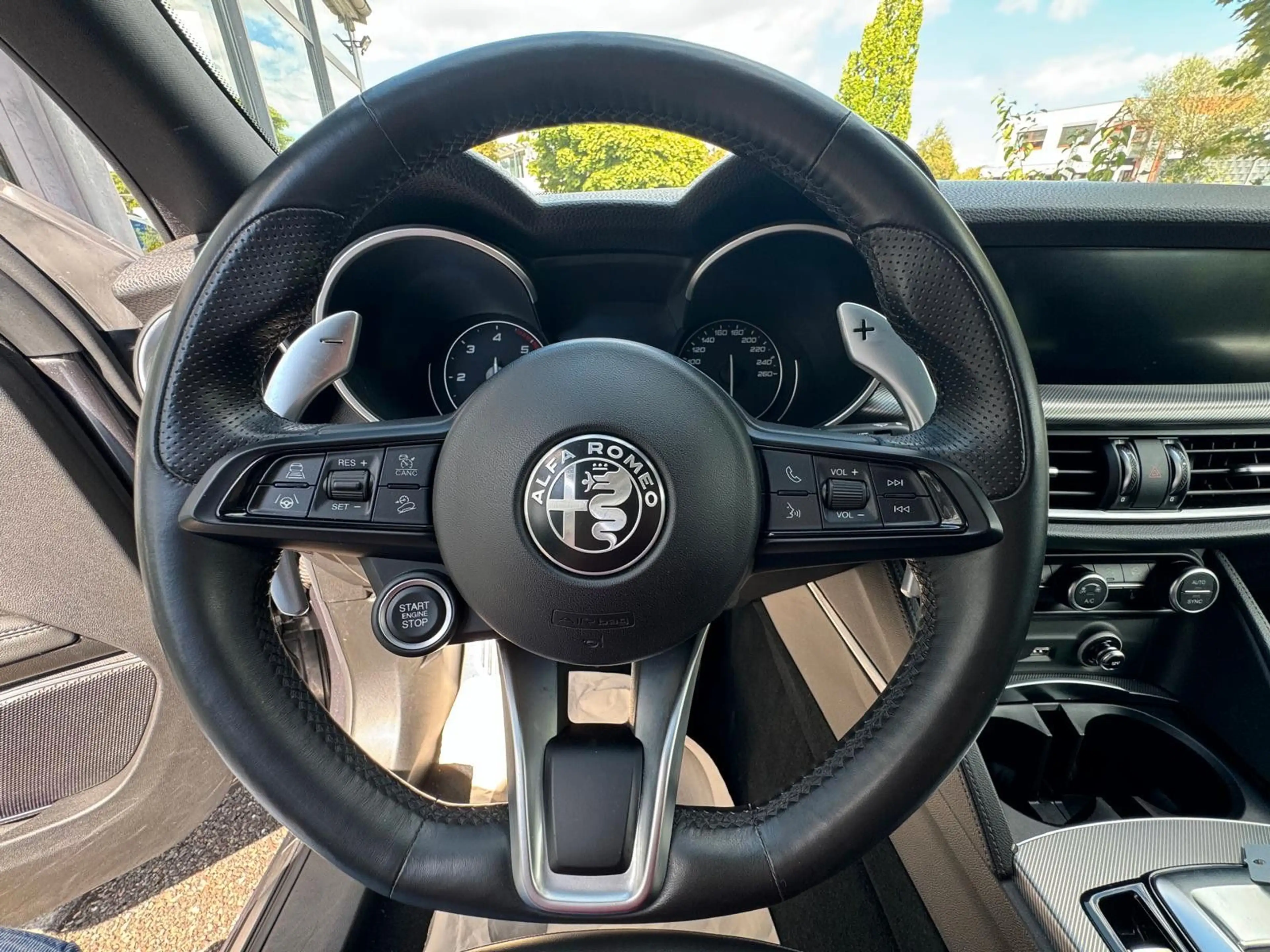 Alfa Romeo Stelvio Veloce Q4 — photo 16