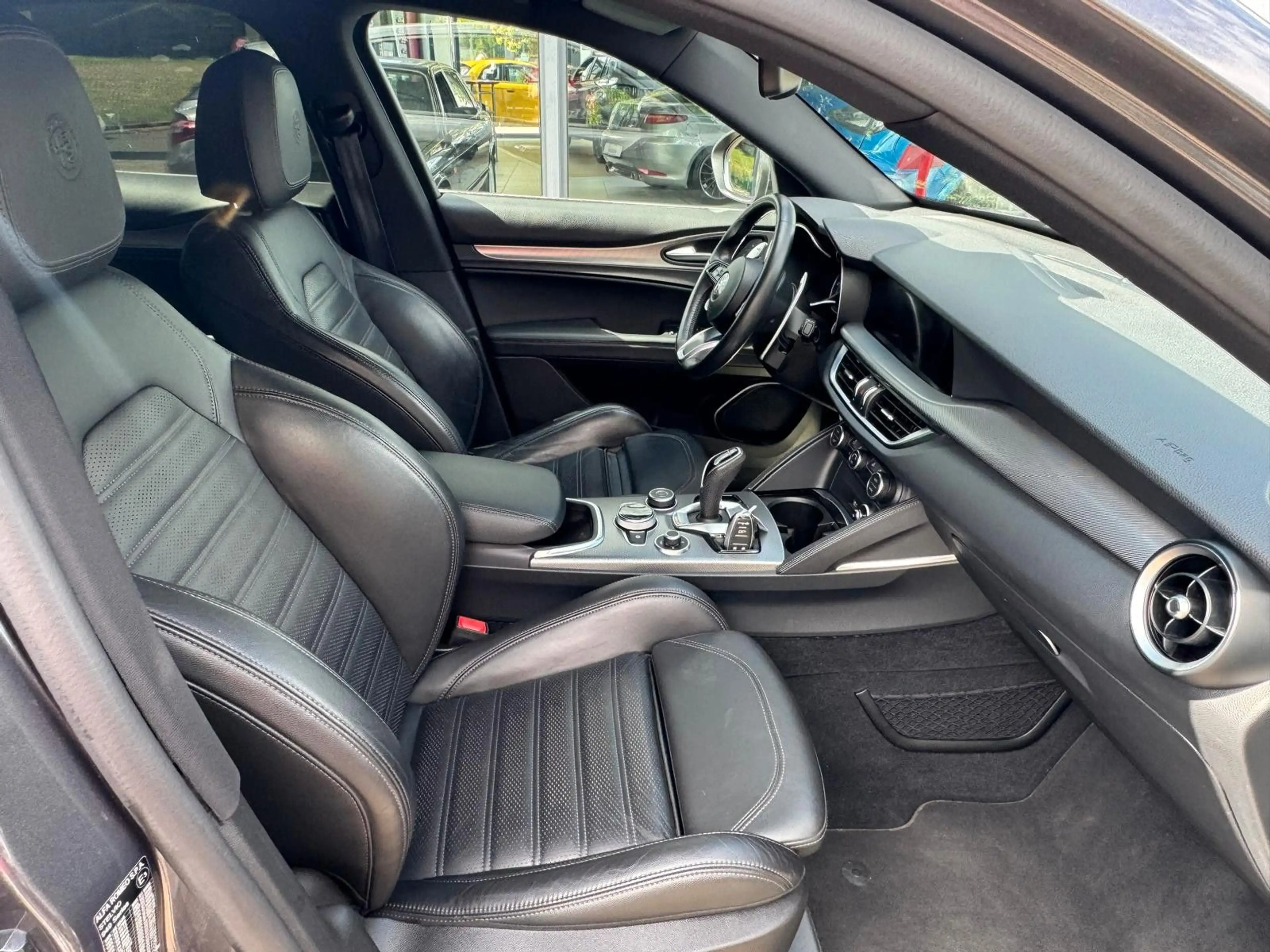 Alfa Romeo Stelvio Veloce Q4 — photo 9